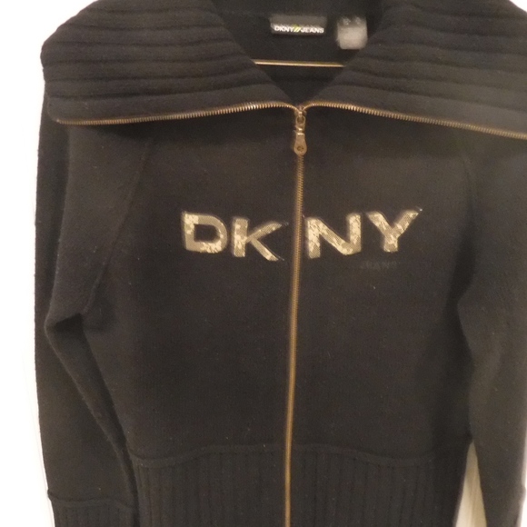 Woman's Sweater - Picture 2 of 3